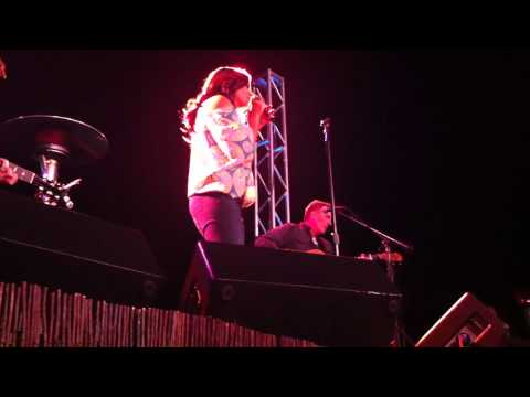 Sara Evans A Little Bit Stronger
