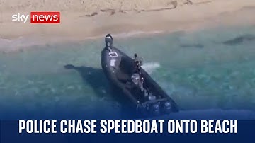 Spain: Suspected drugs runners land speedboat on Mallorca beach during dramatic police chase