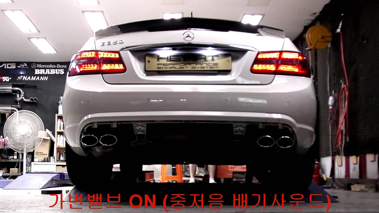 Mercedes-Benz E-Class: Switching onoff Mercedes-Benz E-Class: Switching onoff