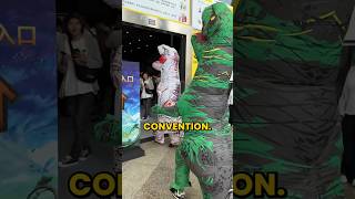 2 Dinosaurs Took Over A Comic Con And Everyone Loved It