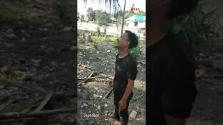 Dua sejoli ini kedapatan sedang mesum di pohon mangga