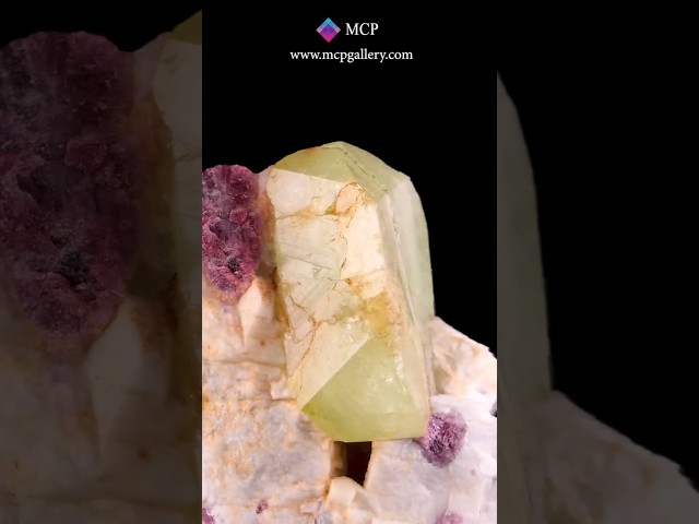 GFS0483 RHODIZITE, RUBELLITE - MADAGASCAR  #minerals #crystals  #mineralspecimen #gemstone