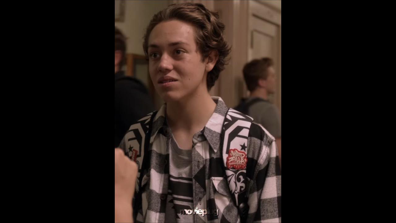 Carl Asks Dominique To Go Down On Him shorts shameless carl-asks-dominique-to-go-down-on-him-shorts-shameless