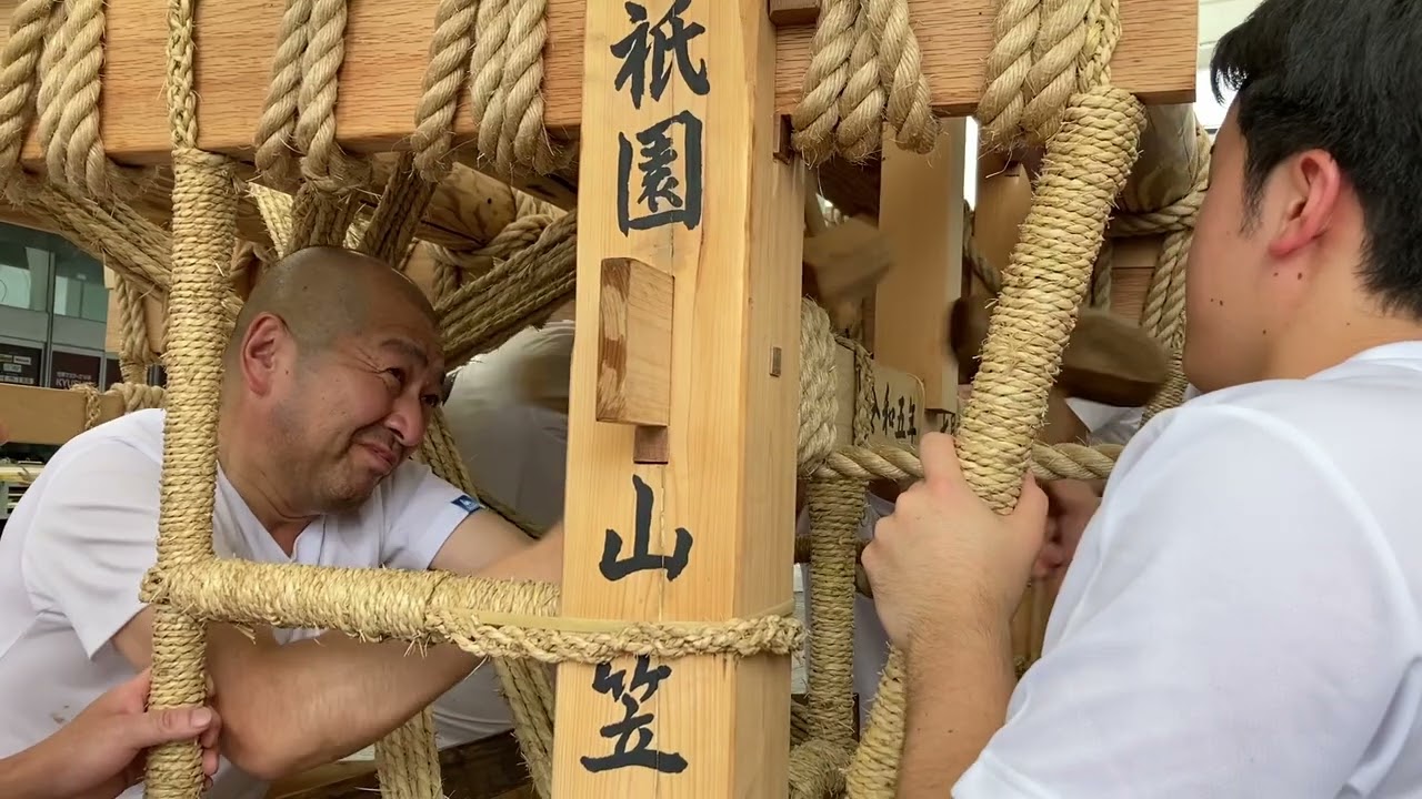 水引き職人手作り博多祇園山笠舁き縄のミニチュア10個セット在庫限定販売追山ならし 世界水泳で飾られる特製舁き山笠の飾り付けが行われました 他｜山笠