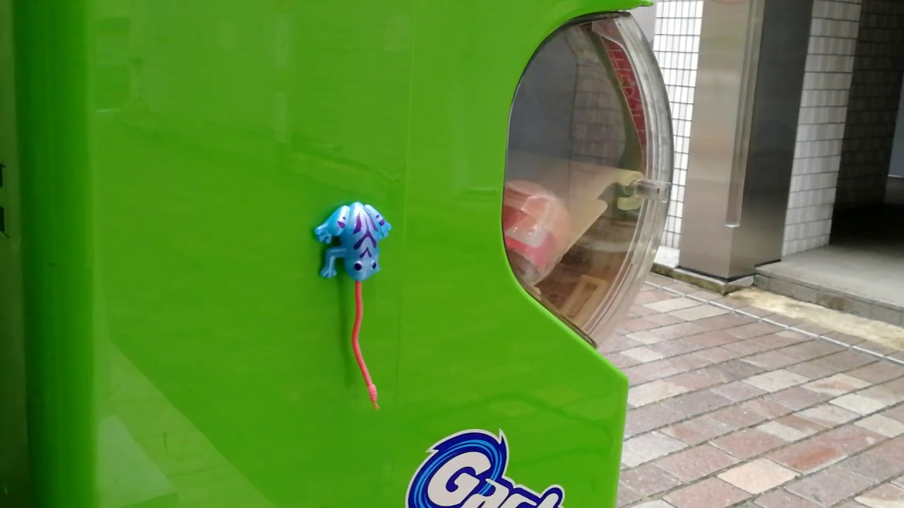 ガチャガチャ カベをおりる ぺろーんカエル Youtube