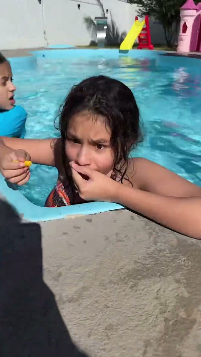 Louise jogou o celular dentro da piscina #shots ￼