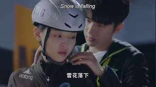 女主速滑失误，男主送项链当做奖牌安慰女主  Chinese Television Dramas