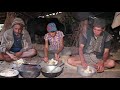 Boiling milk in primitive style ll Eating food in village ll Primitive technology