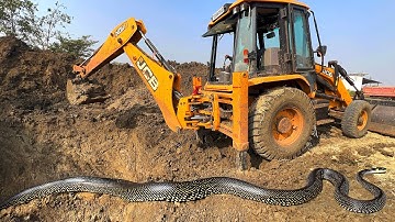 JCB 3dx Eco Machine Loading Mud Tractor