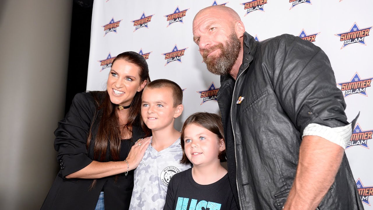 Triple H  Stephanie Mcmahon Meet The Wwe Universe In -5139