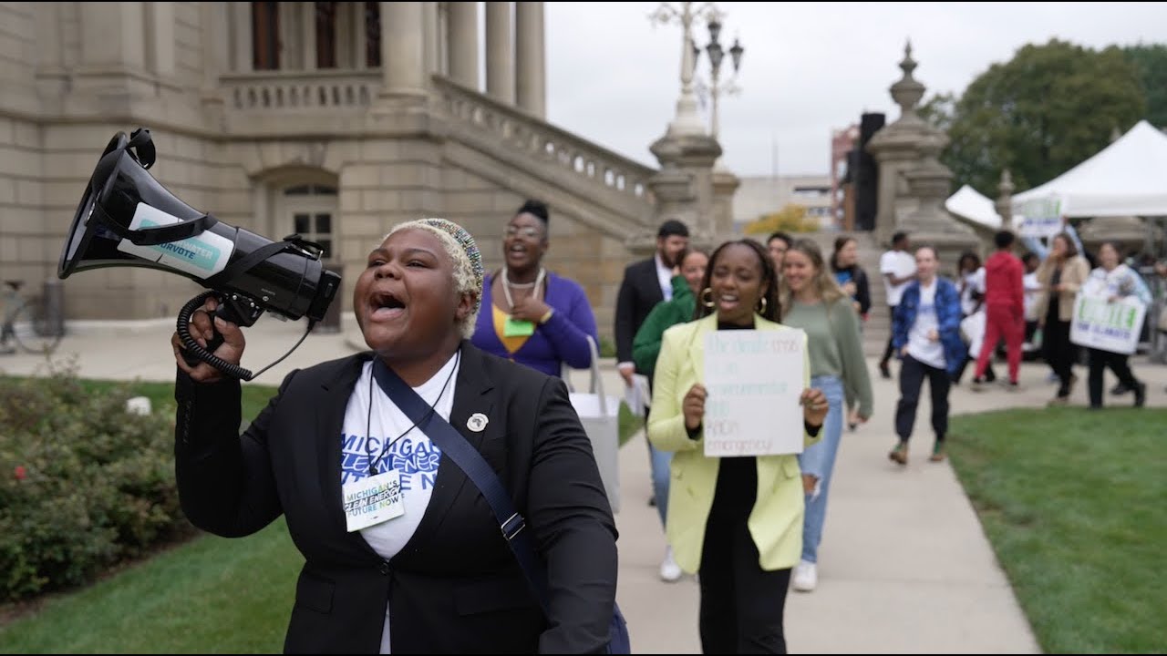 500+ Michiganders rally for a Clean Energy Future Plan - YouTube