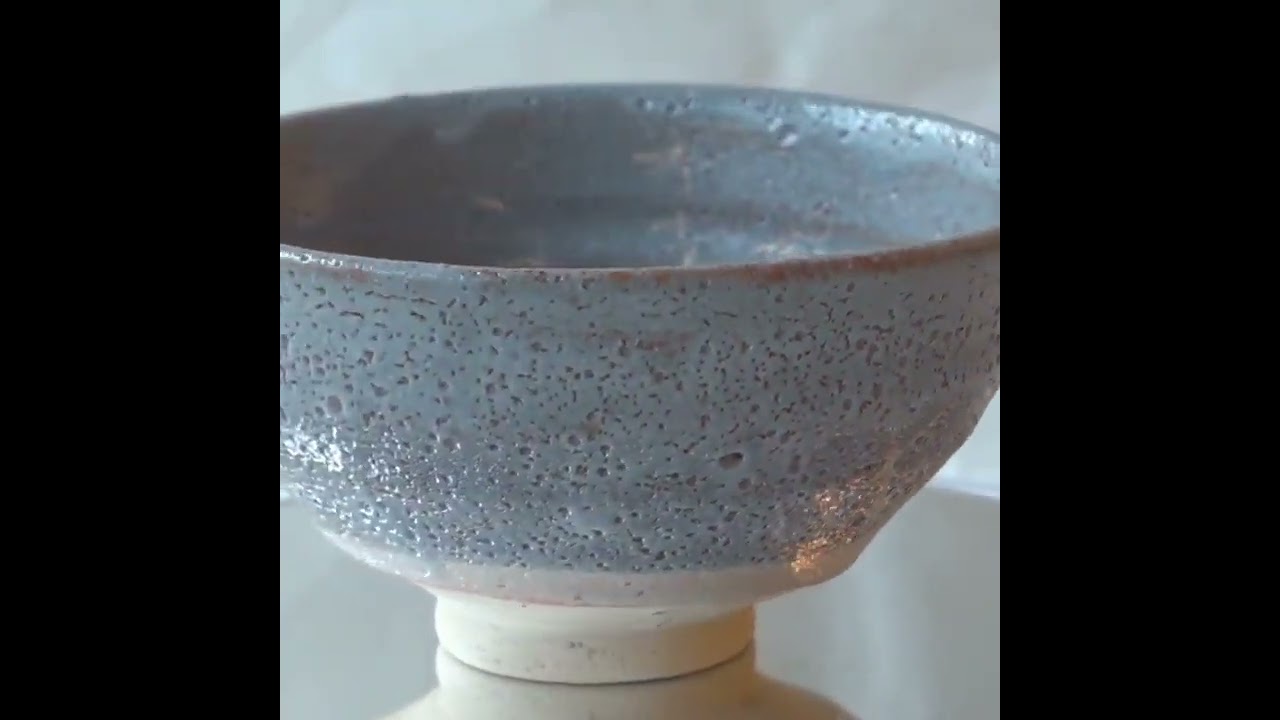鼡志野 抹茶茶碗 林英仁 鼠志野 美濃焼 美濃焼 林英仁 作 鼠志野 茶碗 回してみました #Shorts - YouTube