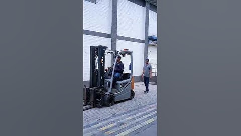 AI camera anti-collision system is applied to the anti-collision management of forklift trucks