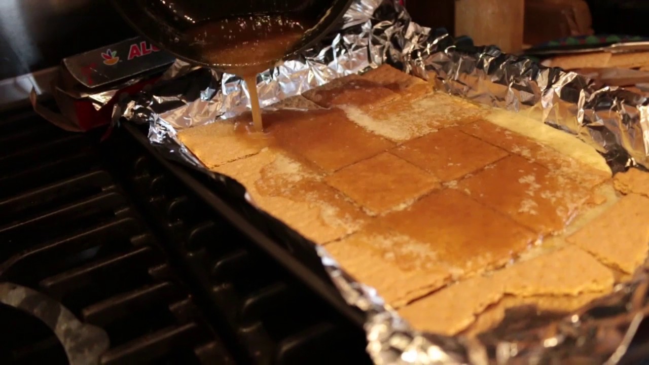 Cooking caramel chocolate graham crackers! YouTube