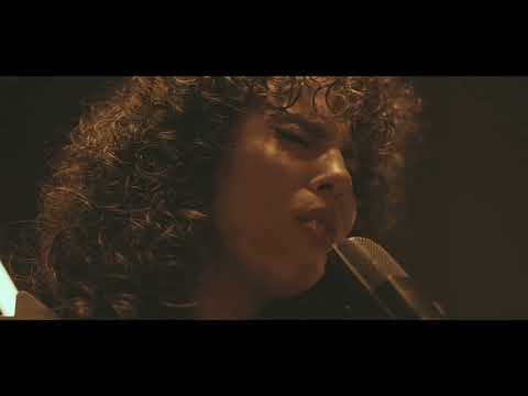 Raquel Sofa - Fumar En La Cama (Official Video)