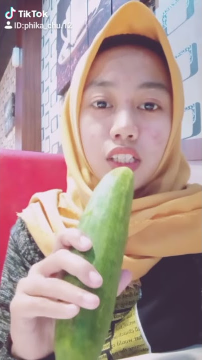 Curhat pake timun😁