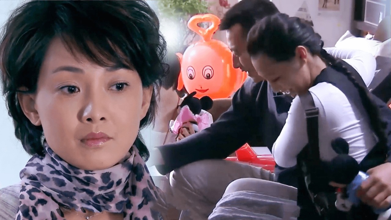 Жена возвращается поздно и застаёт мужа с ассистенткой, разбитая.