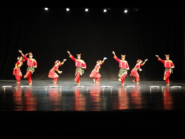 PIRIANG BADARAI DANCE (Choreographer : Dr. Rasmida, S.Sn., M.Sn.) class=