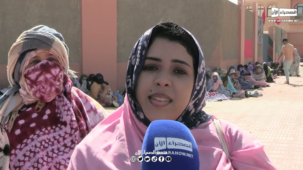 شاهد..نساء الداخلة من امام ولاية الجهة يوجهـن نـداء بمناسبة ذك المسيرة الخضراء من حـل ملفهن المطلبي