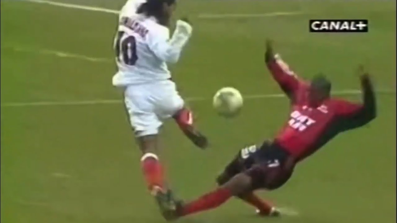Ronaldinho ● PSG ● Craziest Dribbling Skills & Goals