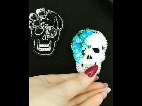 Брошь из бисера череп - YouTube