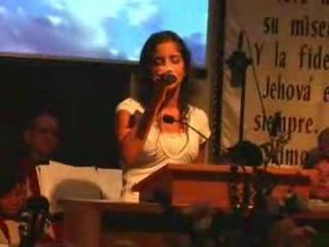 Kristina cantando Cantare