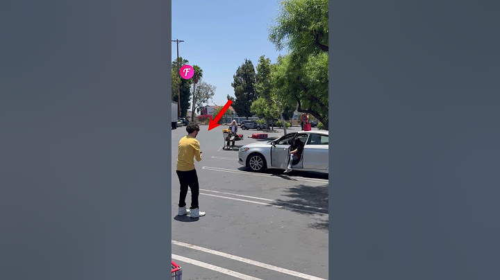 Kindness in Parking Lot 🚗 Heartwarming Act of Help #kindness #parking #shorts