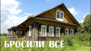 Они бросили всё.Сотни фотографий и документы.Брошенные дома вымирающих деревень.