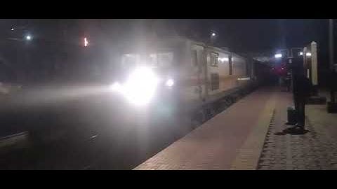 Pune Wap7 lead Train Number 11058 Amritsar mumbai Csmt Express Arrive Jalgaon jn.