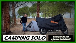 Acampar sozinho de moto e assistir a um pôr do sol incrível | VLOG silencioso | Natureza ASMR