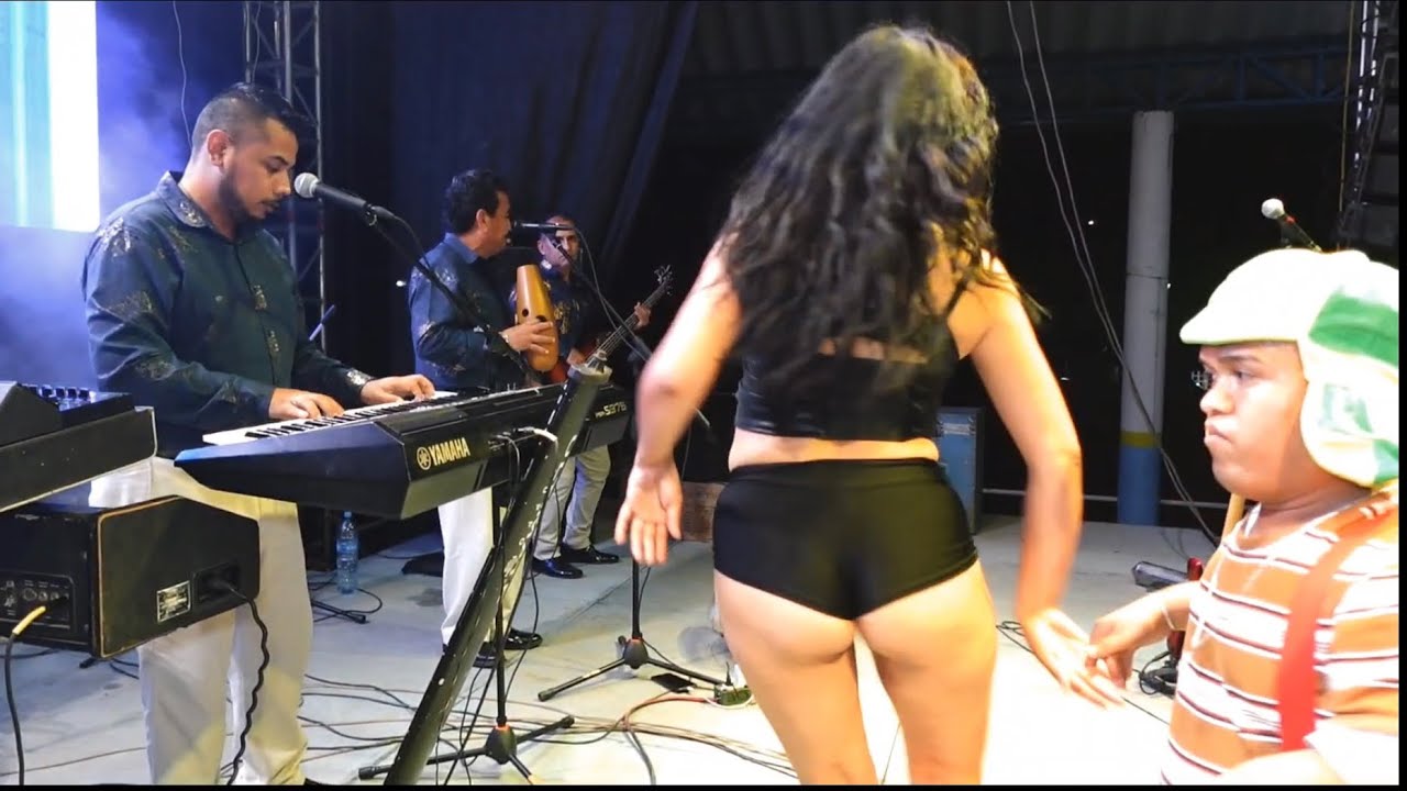 Marcos Jr y Medio Metro - Cumbia de los Pajaritos (Danza de los Mirlos)