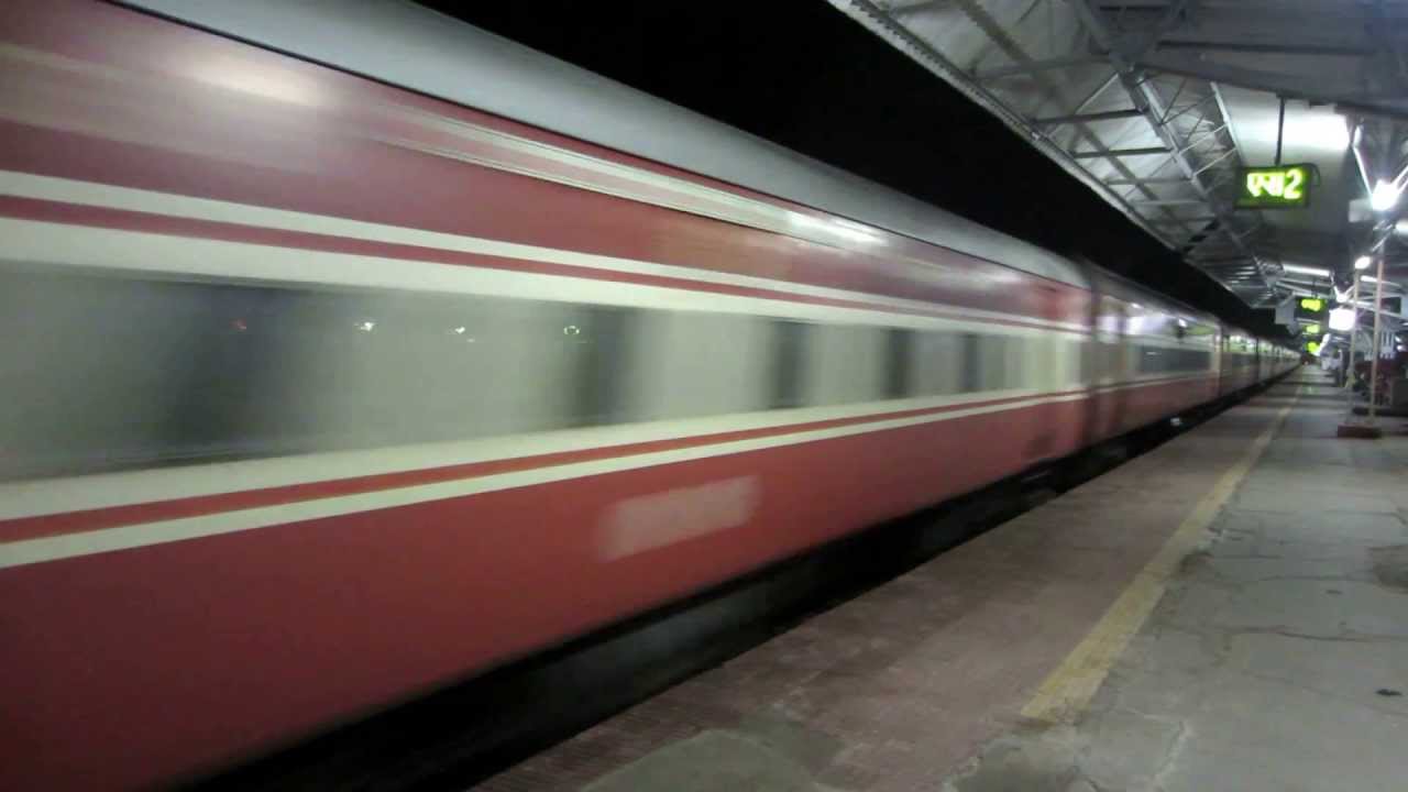 BRC WAP-5 Hauled 22904 Bhuj - Bandra AC Express!!!!!!!!