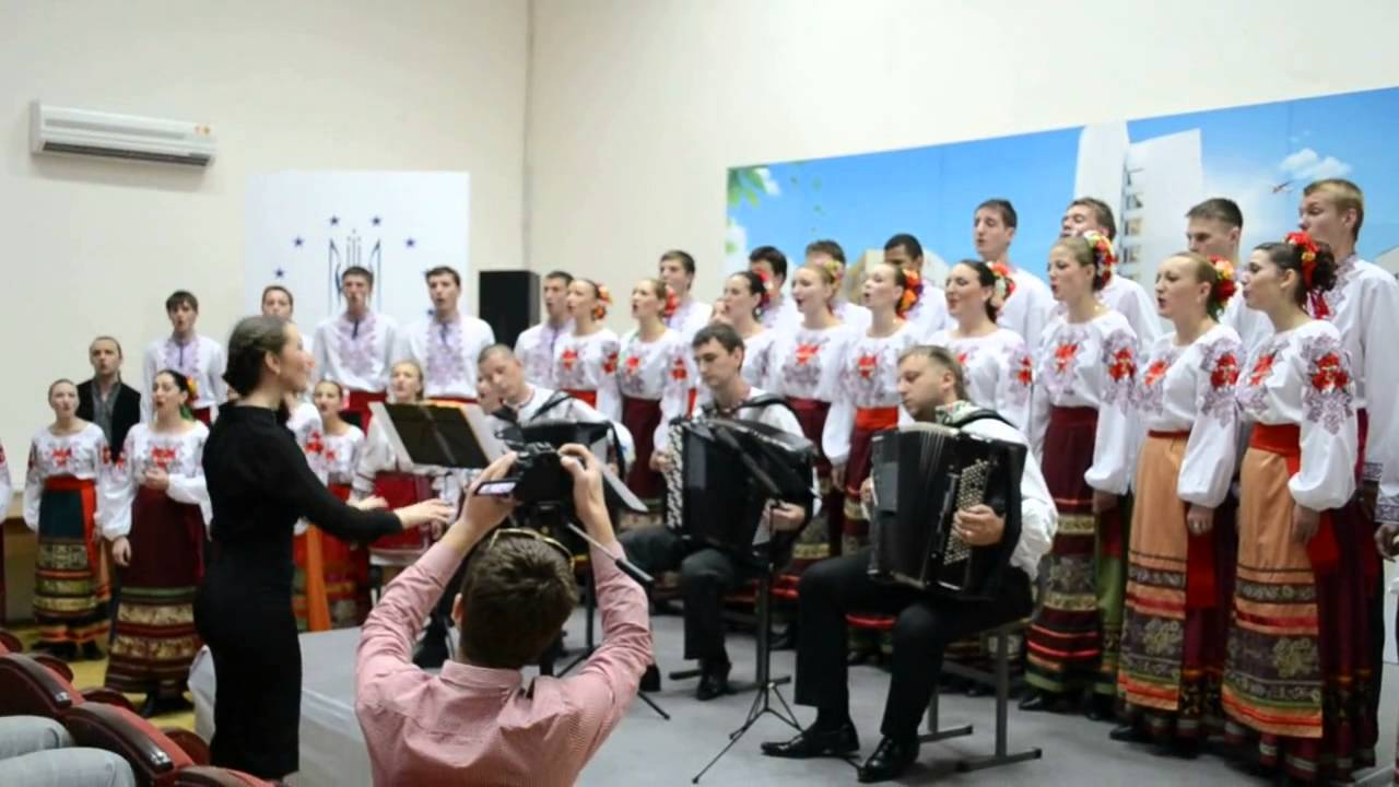 Український народний хор ім. С. Павлюченка   Село у долині