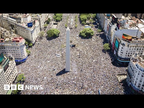 Crowds gather in Buenos Aires to celebrate Messi and Argentina’s World Cup win – BBC News – BBC News