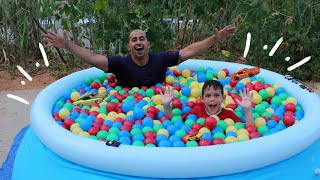 ENCHEMOS A PISCINA COM BOLINHAS COLORIDAS -Tente Achar Os Carrinhos