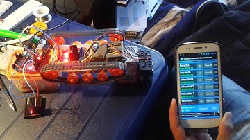 Robot de oruga Tamiya con Arduino UNO controlado por Bluetooth.