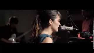 Video thumbnail of "Camila Moreno - "Los Momentos""