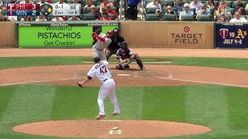 PHI@MIN: Galvis crushes an RBI triple off the wall