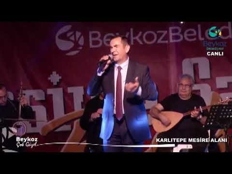 KAPININ ÖNUNDE ONLÜK