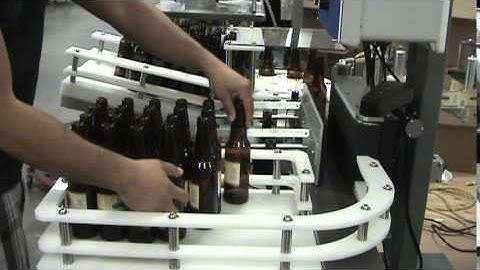 Beer and Carbonated Beverage Labeling Machine