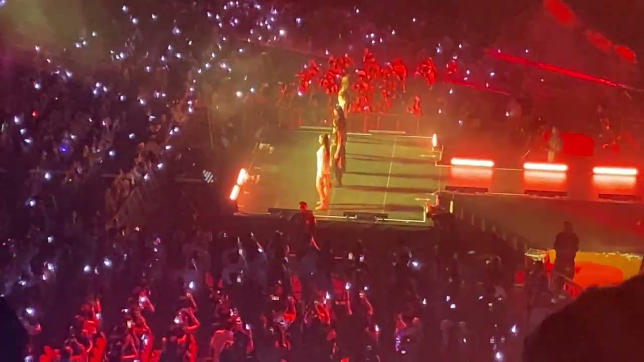 01 Born Fire, Ash, Hot- LE SSERAFIM EASY CRAZY HOT 2025- Kia Forum LA 9-12-25