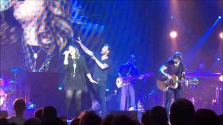 Lady Antebellum with "Islands In The Stream"