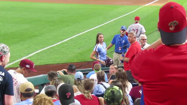 Phillies fan curses out the Reds' Jake Fraley, get...