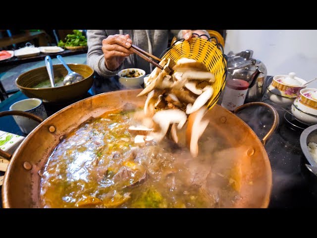 Chinese Food - YELLOW BEEF Hot Pot and Hot CHILI OIL RECIPE! | Yunnan, China Day 3