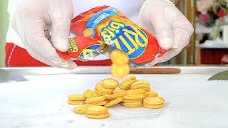 Nabisco RITZ BITS Cheese Cracker Peanut Butter Sandwiches - Ice cram rolls