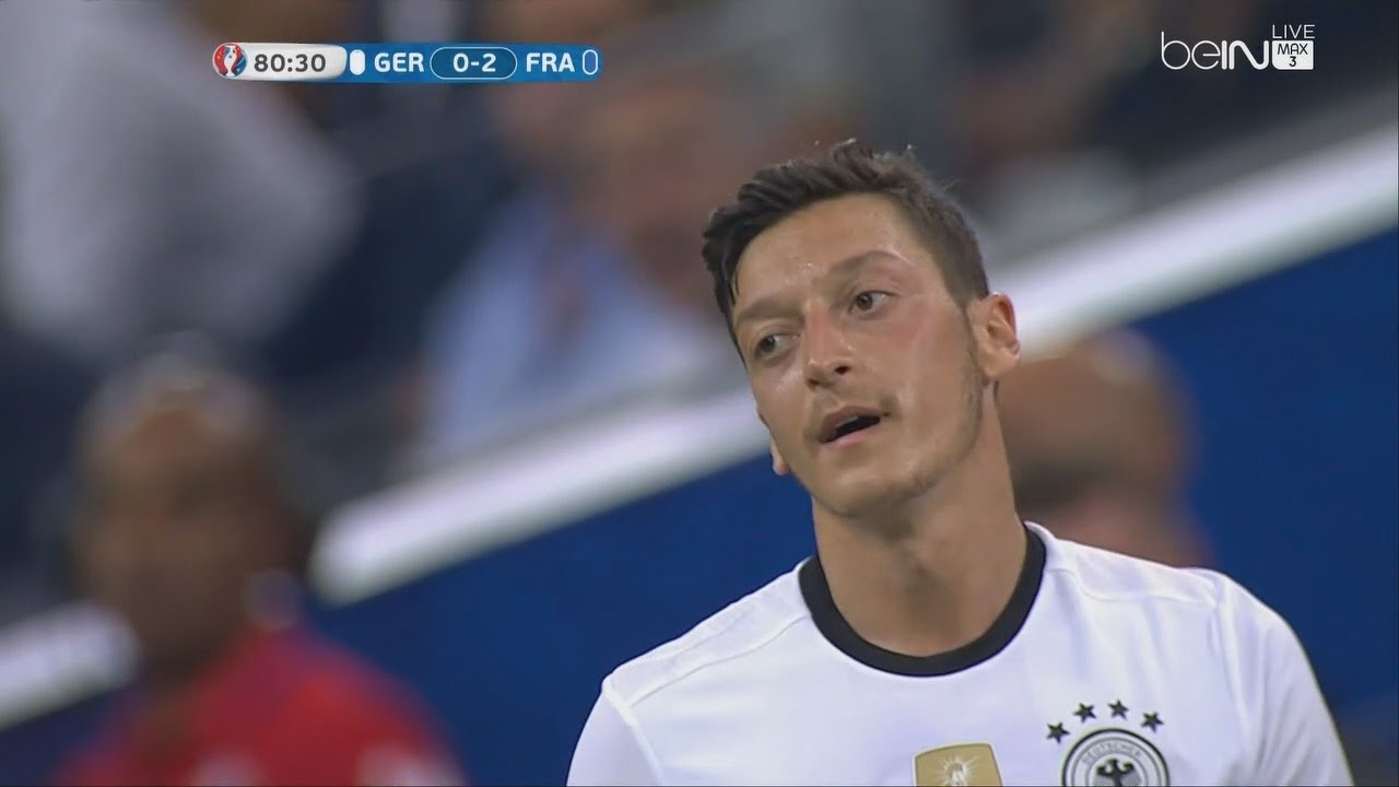 مسعود اوزيل يعلم الفرنسين كرة القدم 08-07-2016 - HD