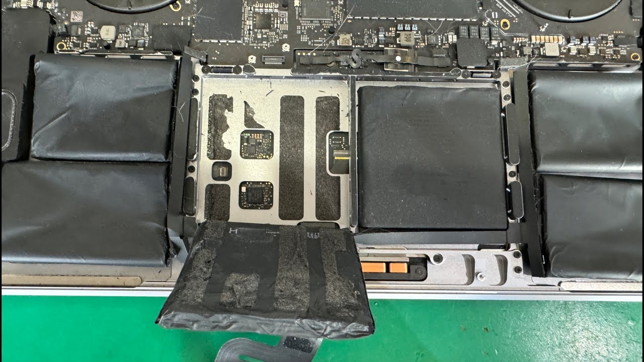 MacBook Pro 2017/A1707 ↔︎ 2019/A1990 トラックパッド交換修理に