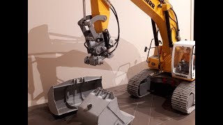 Liebherr 954 - Fumotec Quick Coupler With Tilt RC excavator hydraulic