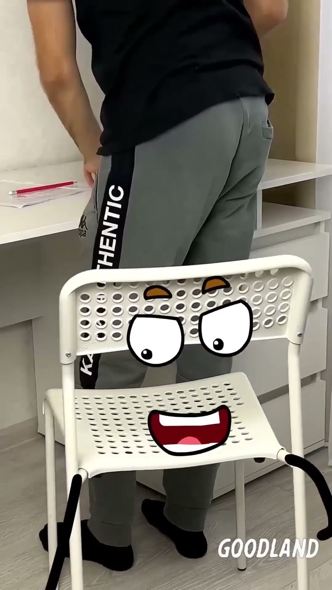 A CADEIRA DERRUBOU O HOMEM KKKK @GOODLANDTV #shorts