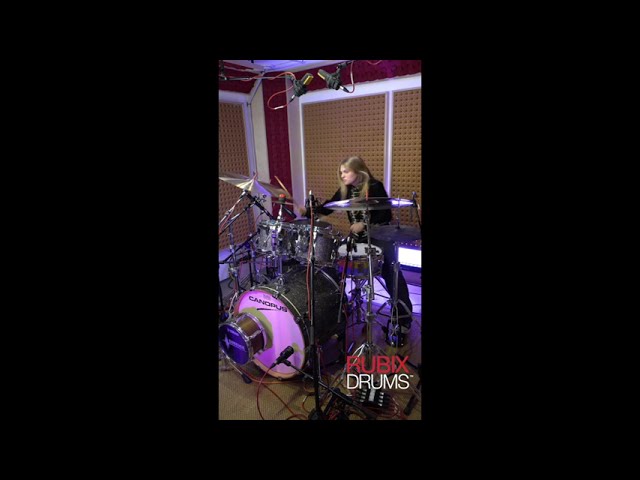 Helena Slays 'Peanuts' (The Police) Live @ Rubix Drums Studios auf YouTube ansehen Helena Slays 'Peanuts' (The Police) Live @ Rubix Drums Studios auf YouTube ansehen